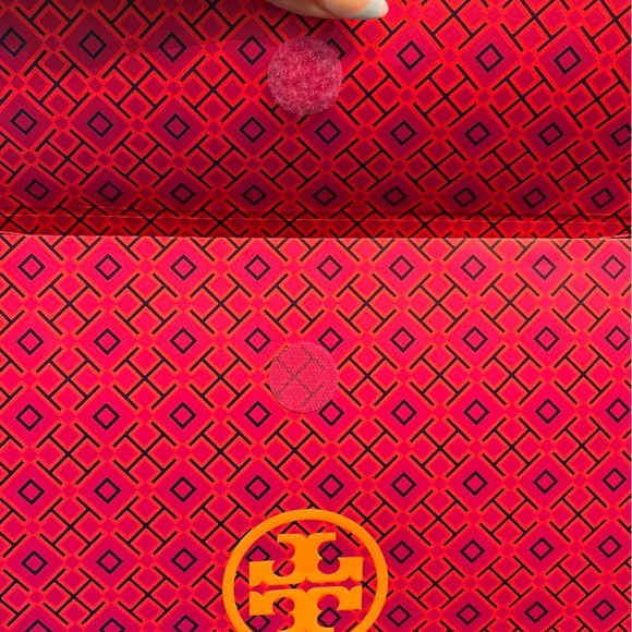 Tory Burch Pink Gift Bag - Picture 3 of 7